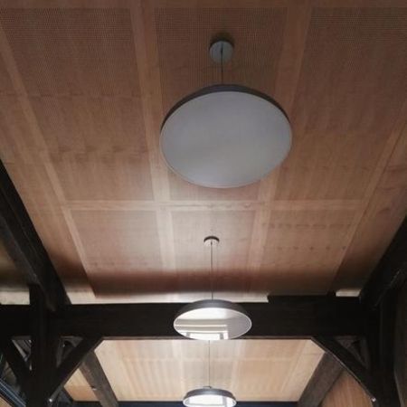 Akustikdecke in Ahorn